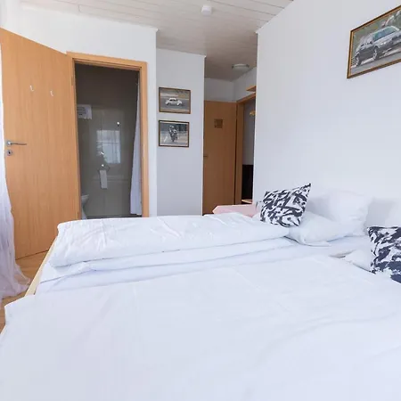 Ringhaus - Of Silver Arrows Bed & Breakfast