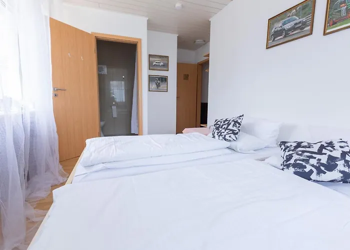 Ringhaus - Of Silver Arrows לינה וארוחת בוקר