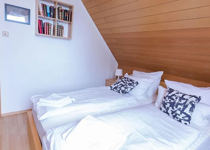 Ringhaus - Of Silver Arrows לינה וארוחת בוקר נורבורג