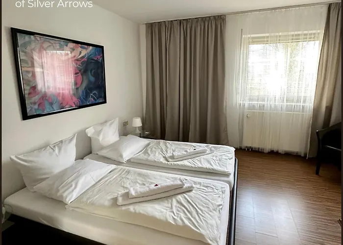 Ringhaus - Of Silver Arrows לינה וארוחת בוקר נורבורג